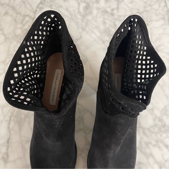 Black suede DVF boots with mesh trim - Picture 7 of 13